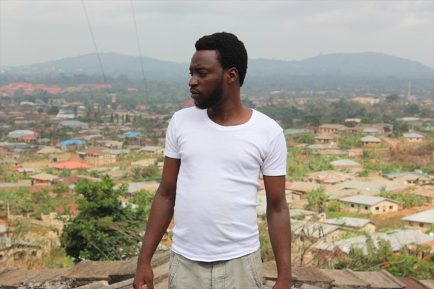 O artista Femi Amogunla