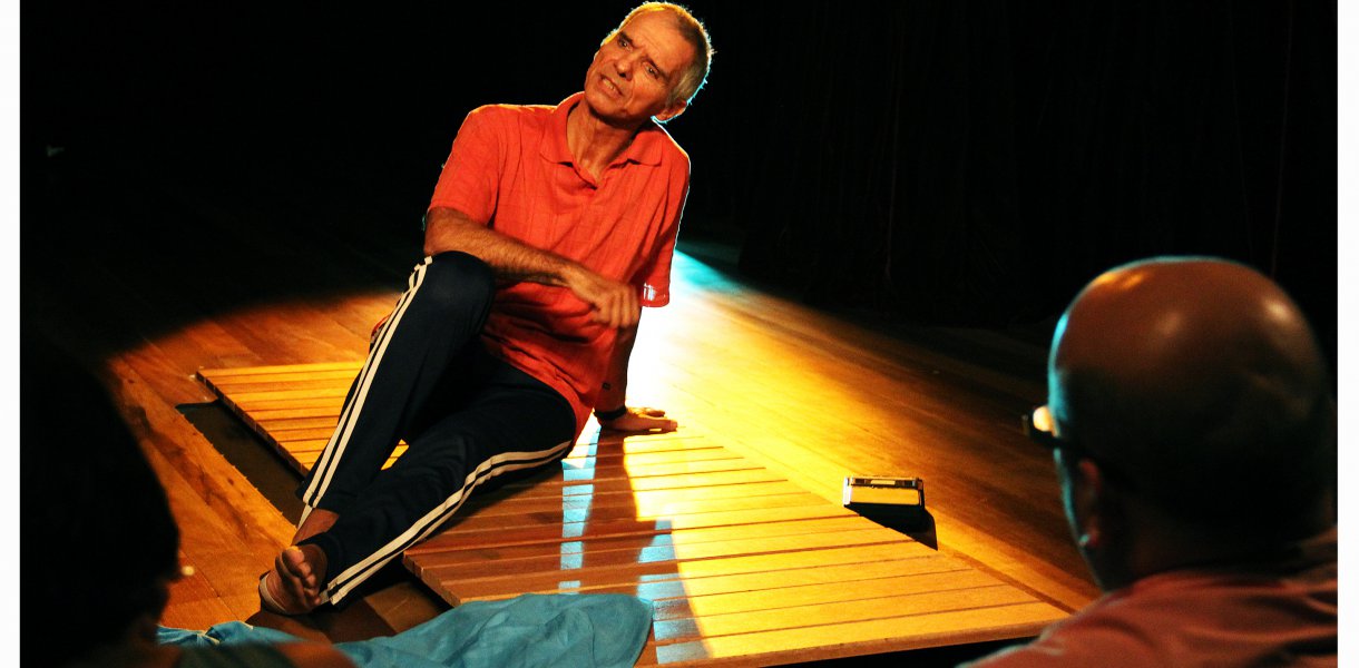 Uma história à margem