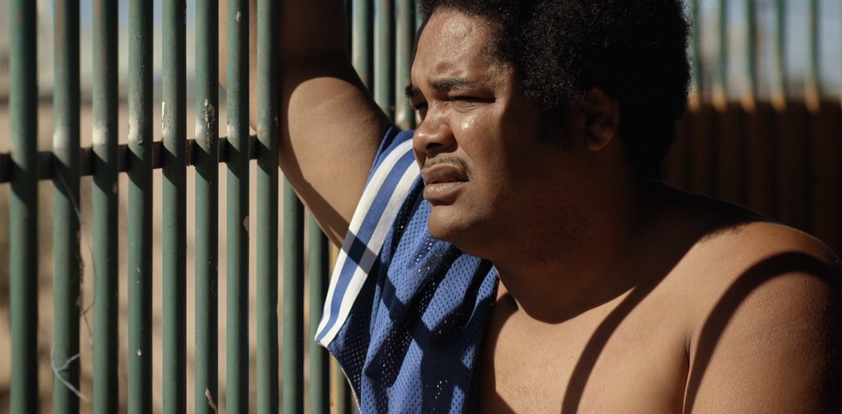 Branco sai, preto fica